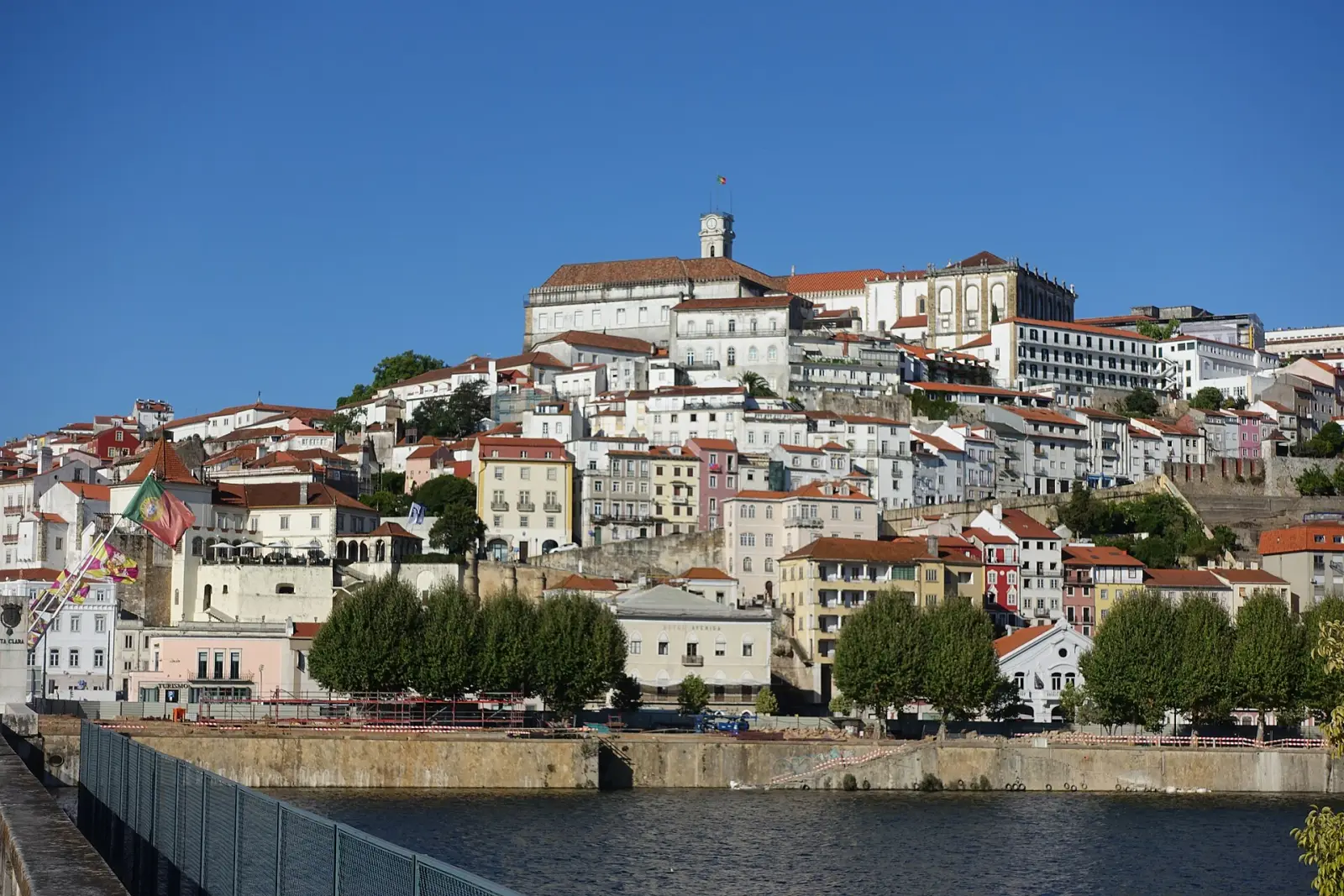 Buying a House in Portugal as a Norwegian Buyer: 2.5% Becomes 7.5%