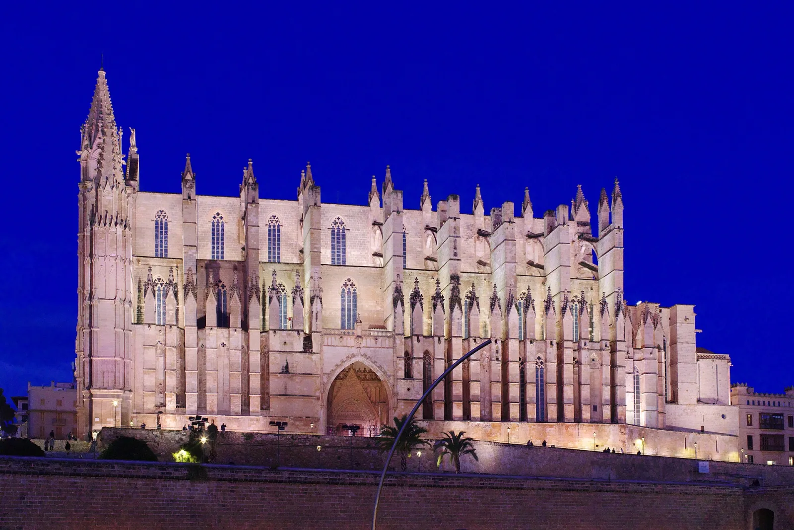 Buying in Spain as a German Buyer: The Notar Illusion